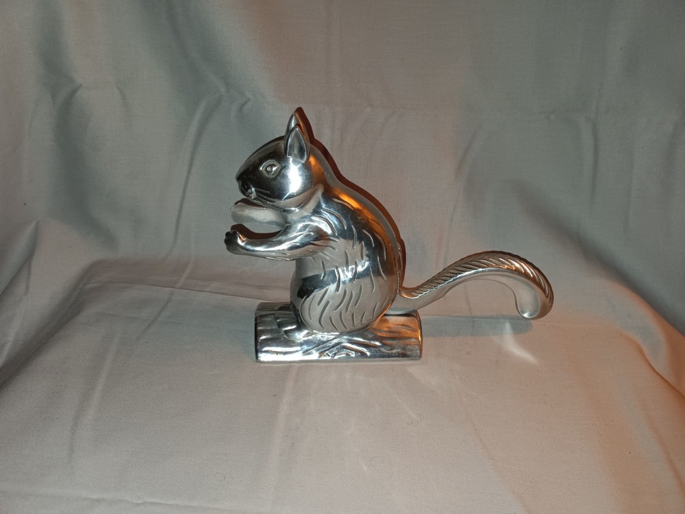 SQUIRREL ON LOG NUTCRACKER Cast Aluminum Squirrel Nutcracker Tall 6" Mechanical