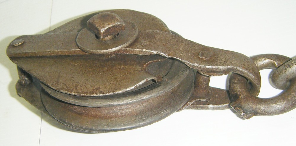 Vintage Diamond-Duluth Cast Iron Block & Tackle Barn Pulley