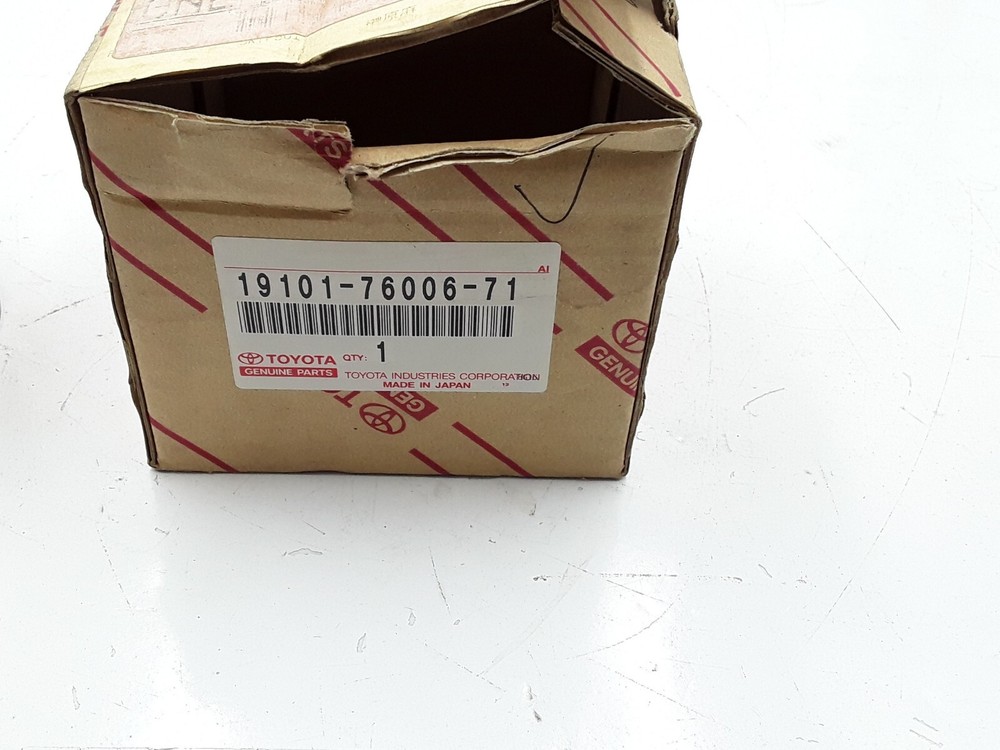 Toyota 19101-76006-71 Distributor Cap