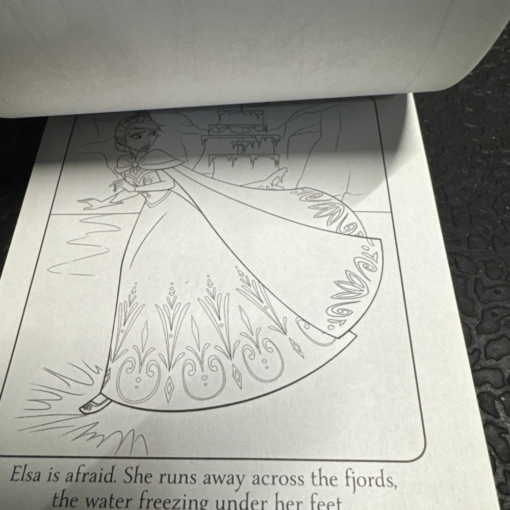 Disney Frozen - Carry Along Activity Pad with Crayons