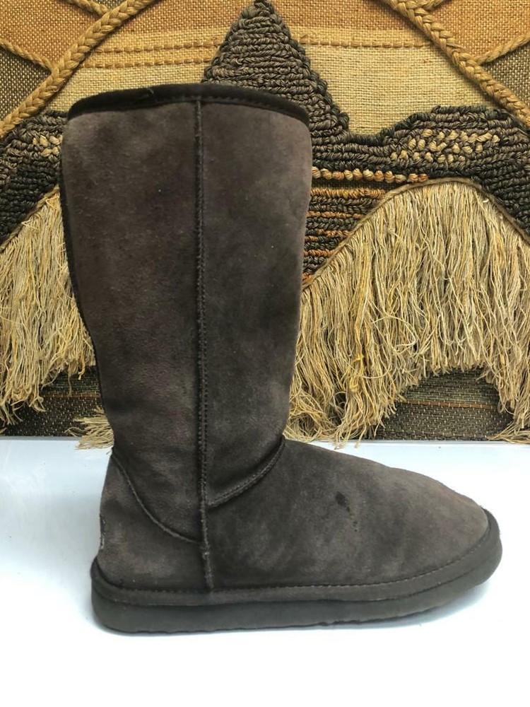 UGG WOMENS BROWN  WINTER BOOT SIZE 8