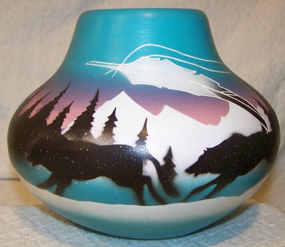 HOZONI NAVAJO POTTERY POT