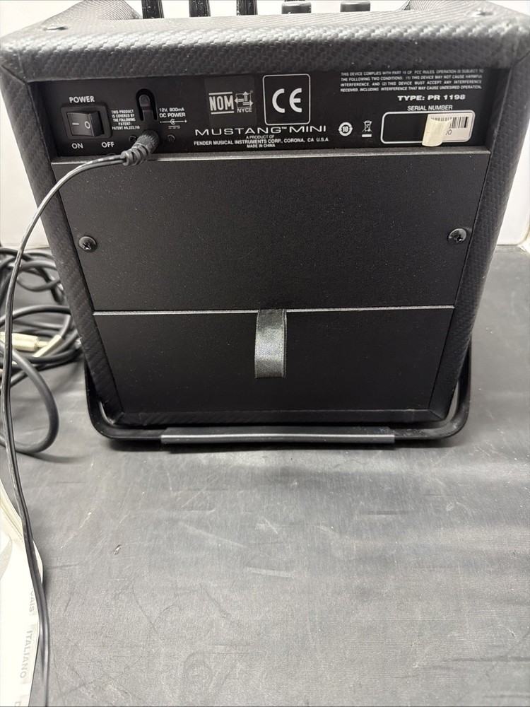 Fender Mustang Mini PR-1198 1