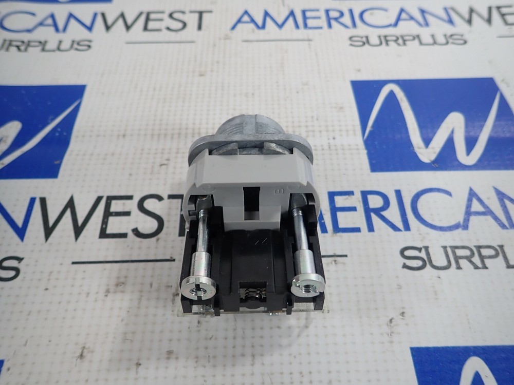 ALLEN BRADLEY 800T-H2 SER T SELECTOR SWITCH *NEW*