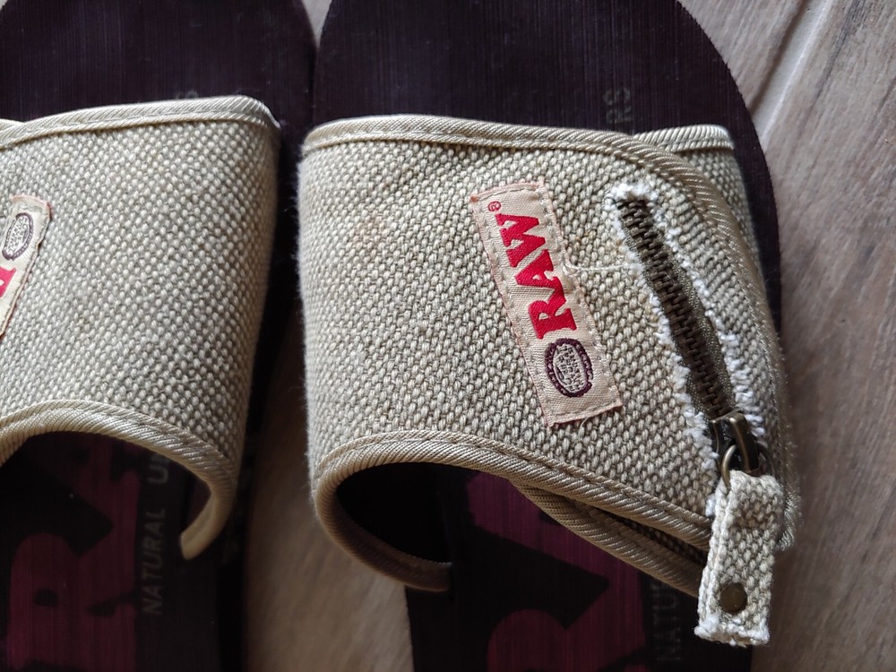 RAW X Rolling Papers Slides | Men | Sizes 8, 9, 10, 13