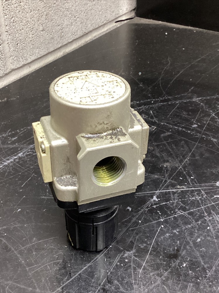 SMC AIR REGULATOR AR40-04G #229K81