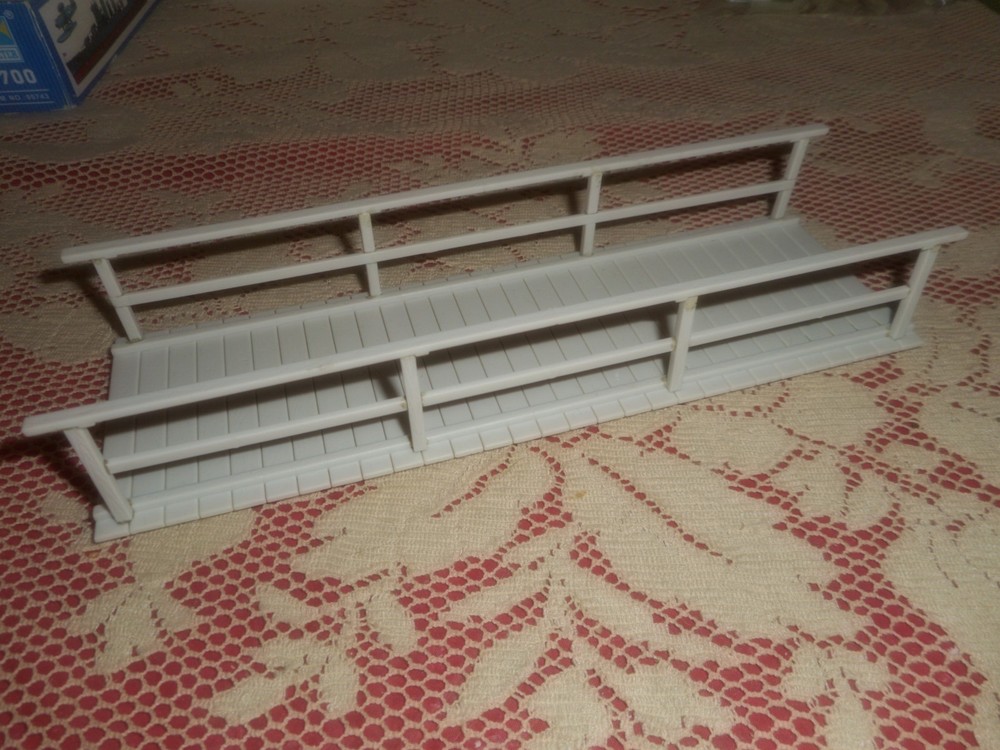 1/35/32 SCALE PLASTIC FOOT BRIDGE MODEL KIT, BUILT MAKER UNKNOWN