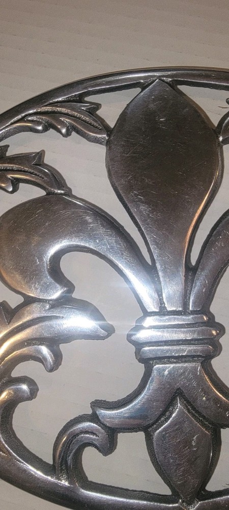 Fluer de lis silver trivet