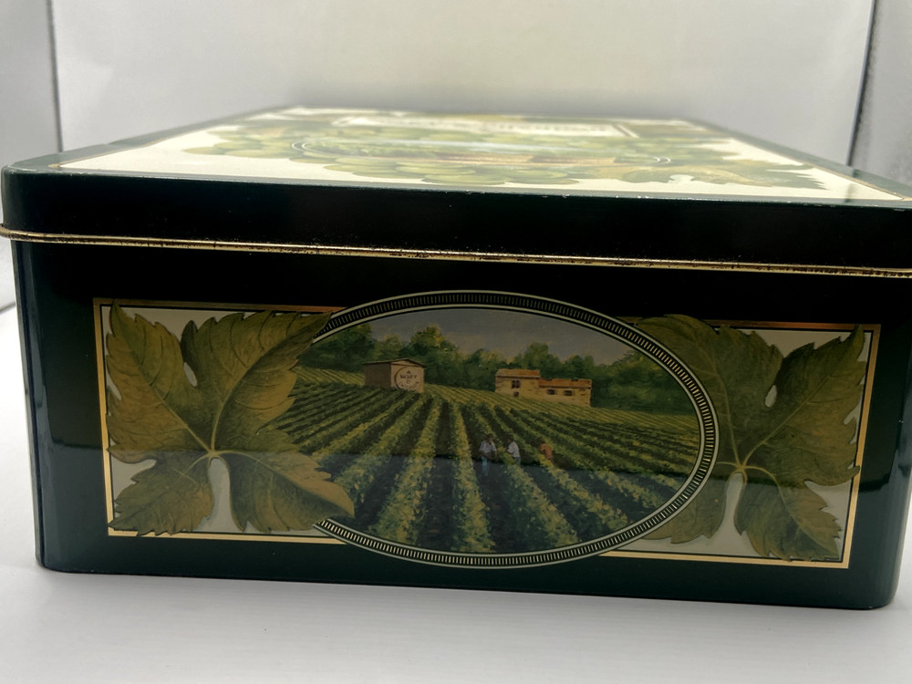 Moët & Chandon champagne flute presentation tin
