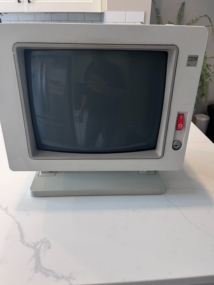 Vintage IBM 3180 Terminal – Powers On - Display Issues