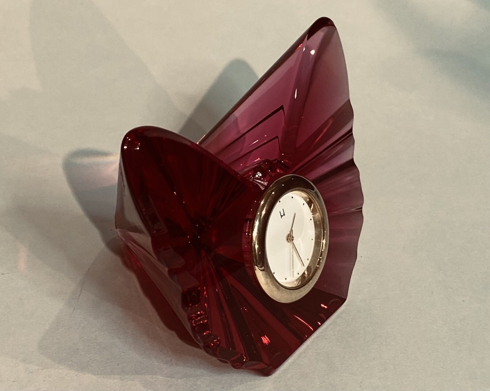 Hoya Butterfly Clock
