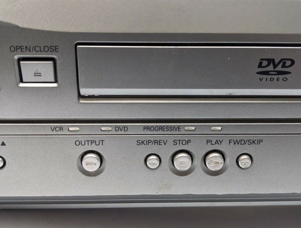 Complete Front Panel with Working Buttons Sanyo DVD and VCR Model #DVW-7200
