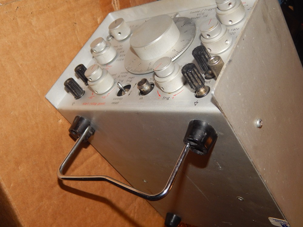 Wavetek Mo 114 Sweep/Trigger VCG Laboratory Grade Audio Waveform Generator w/Man