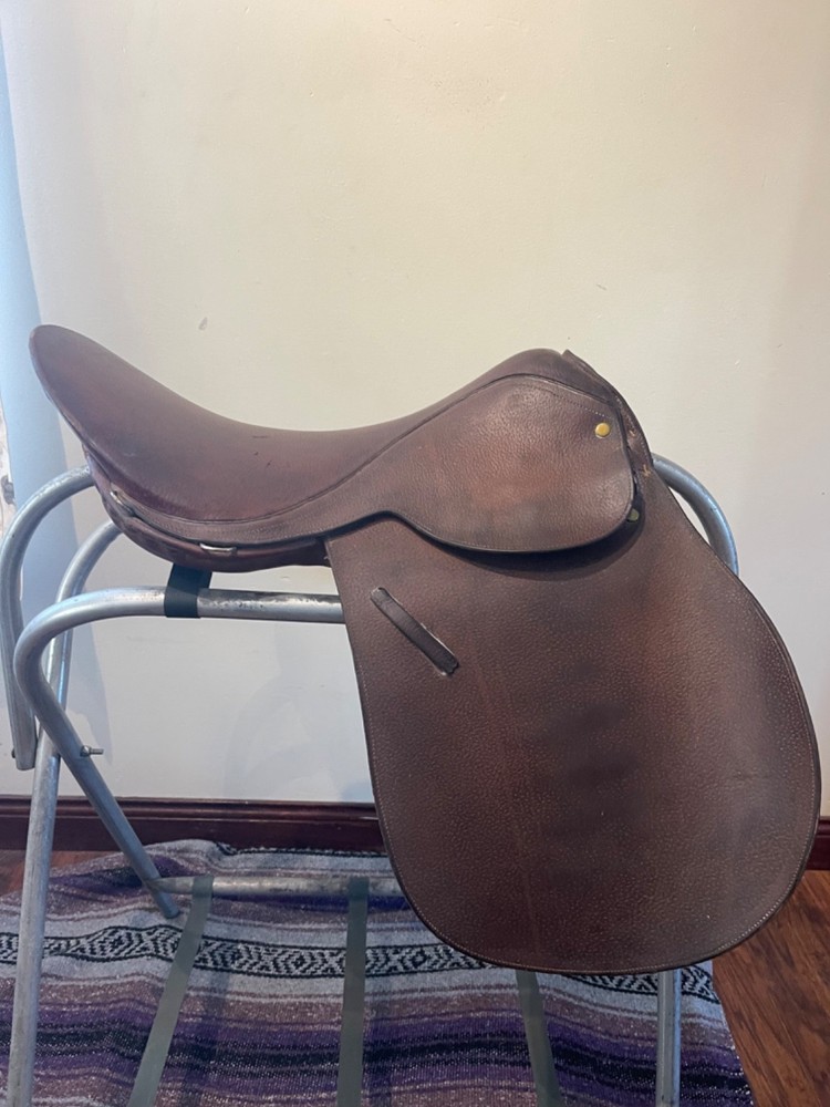 B.T. Crump 19" English Saddle