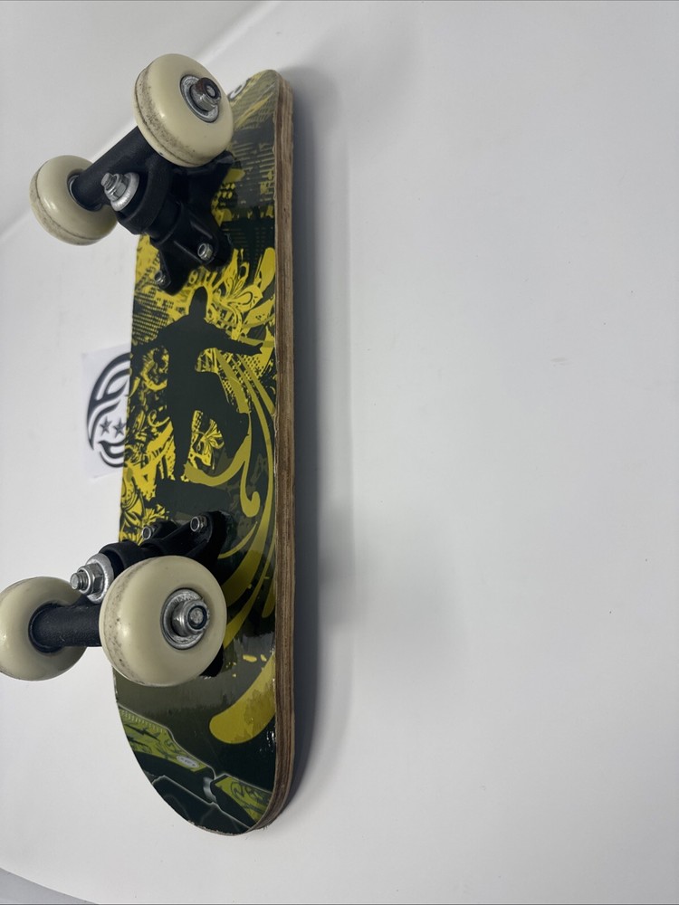 Mini Skateboard (17 in) Starter Size Complete Deck Board Skate White Wheels