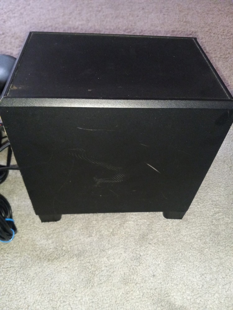 *READ* Logitech Z313 2.1 Multimedia Speaker System Subwoofer