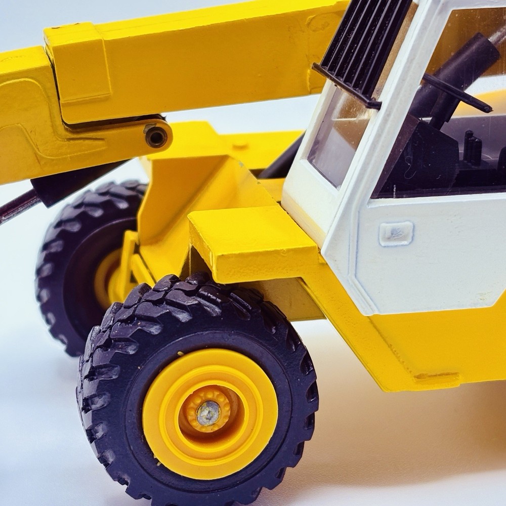 JCB 520 Telescopic Handler - NZG 1:35 Scale Diecast Model #175