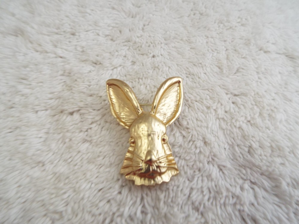 Goldtone Easter Bunny Rabbit Easter Pin (D49)