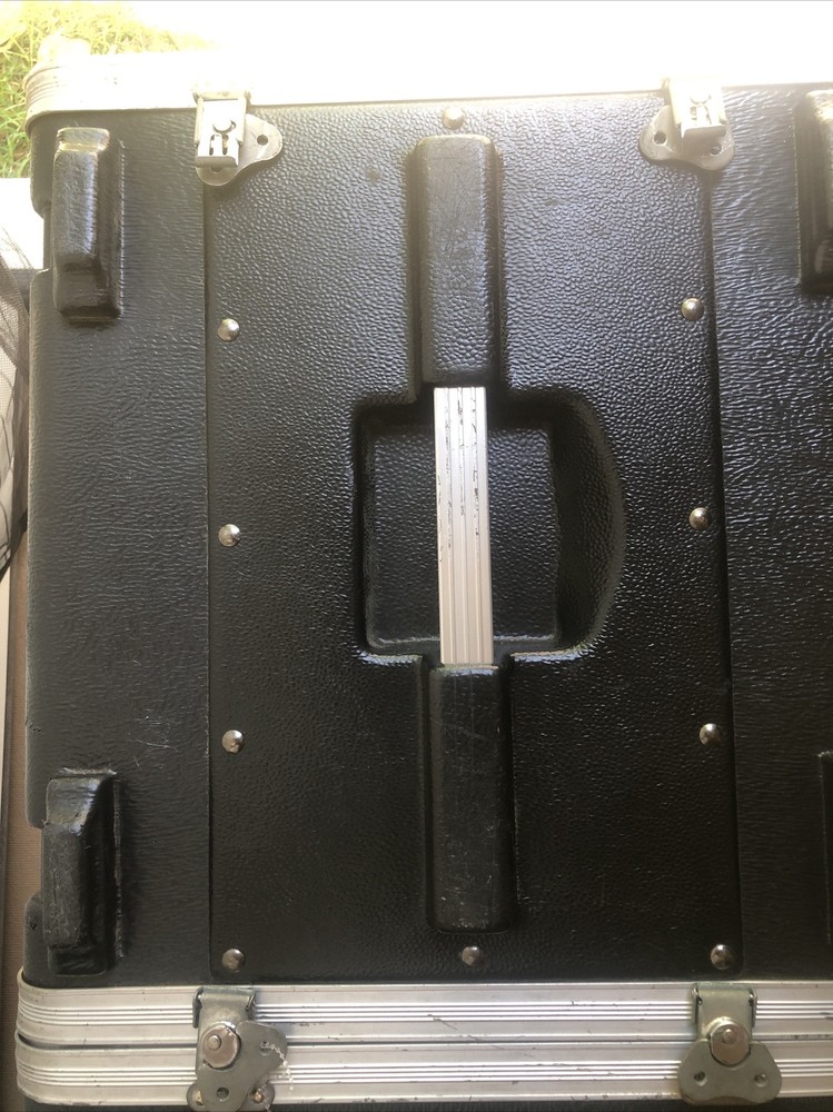 Gator case deluxe polycore 19 instrument case Read Full Description