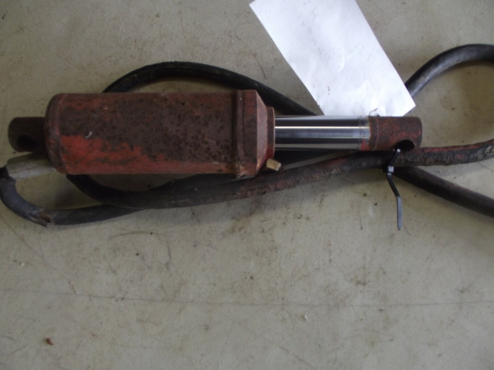 Hesston HH 200 Front Runner Hydraulic Cylinder