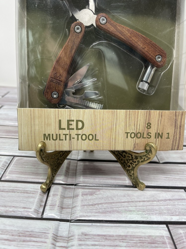 Saddlebred Outdoors Realtree Edge 8 Tools in 1 LED Multi-Tool