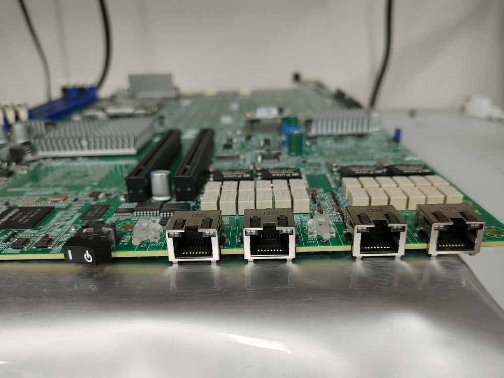 Riverbed S8229P6B2 Socket C32 4x DDR3 USB RJ-45 with cpu amd opteron