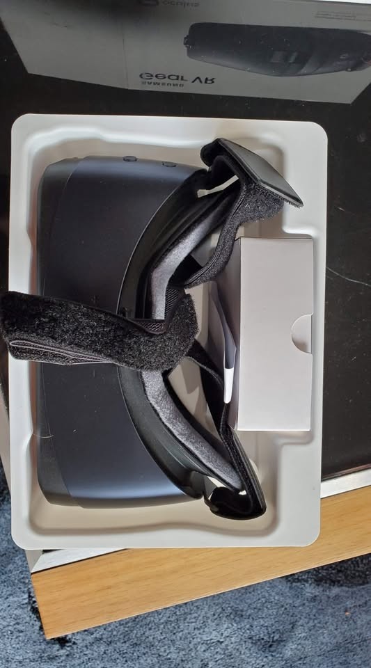Samsung Gear VR - Virtual Reality Headset