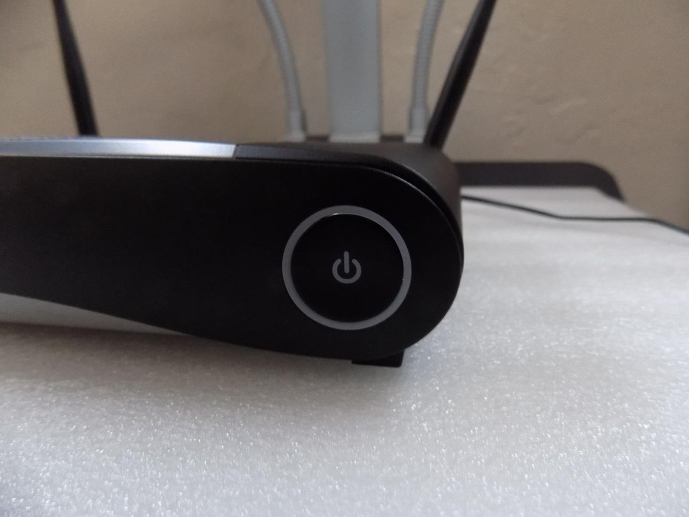 BARCO CLICKSHARE CSE-200 WIRELESS PRESENTATION SYSTEM WITH POWER ADAPTER