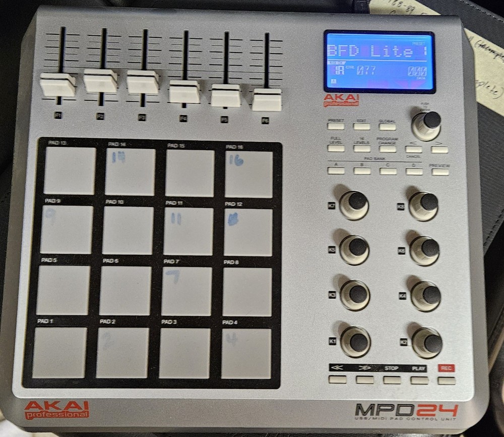 Akai Pro MPD24 USB MIDI Controller with Display - 16 Velocity Sensitive Pads