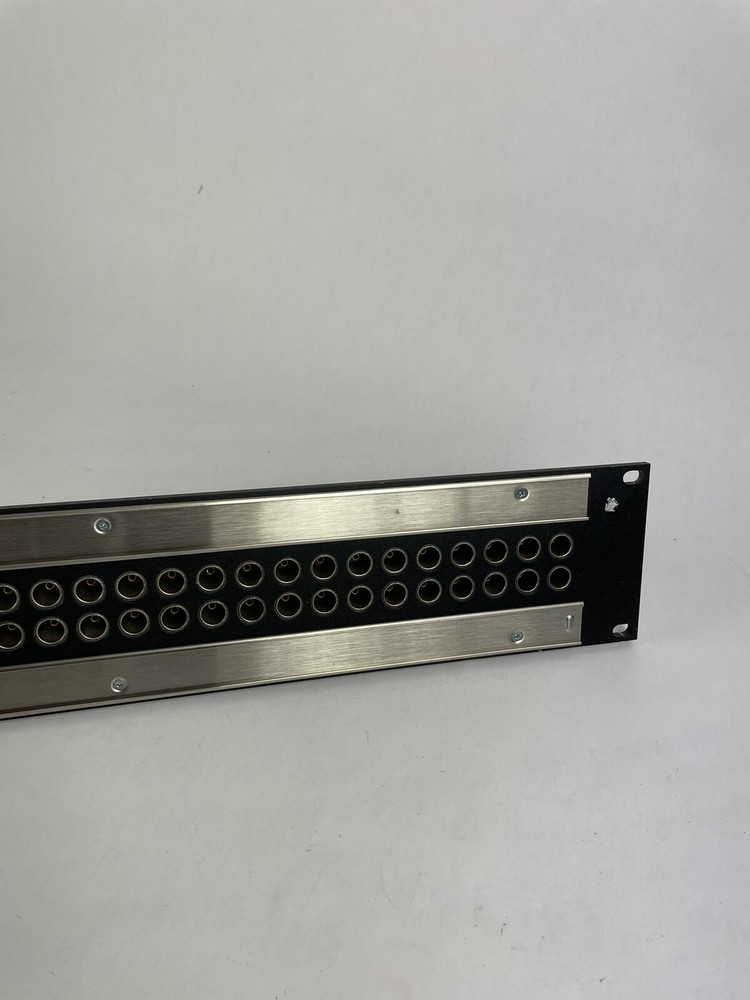 Bittree Audio Patchbay B52T 2WTHD 2x26 2RU Panel Black Normalling Terminating