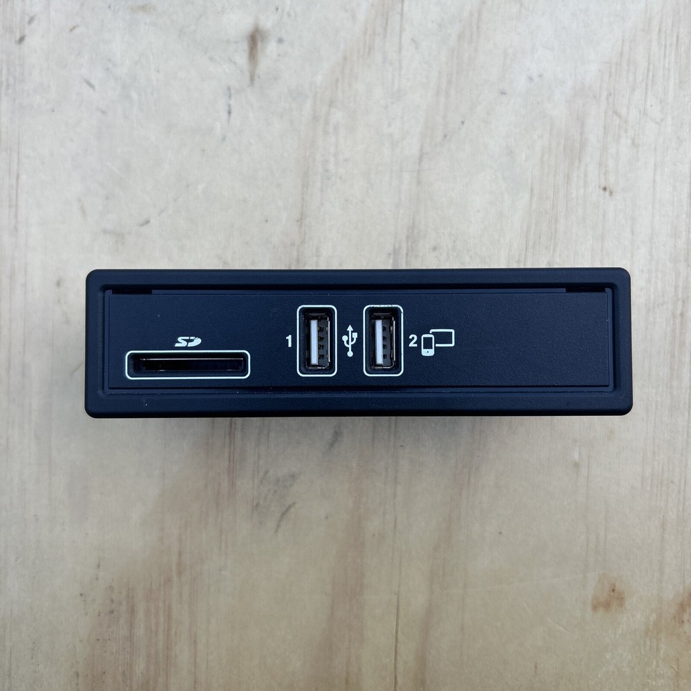 Genuine Mercedes OEM card reader USB connection module unit socket A2138200400