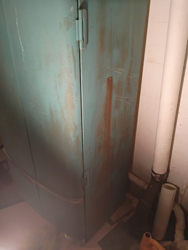 ANTIQUE LEONARD REFRIGERATOR LATE 1947