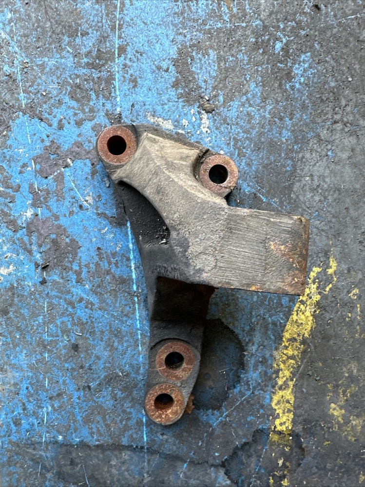 Detroit DD15 Engine Rear Mount 01-31372-001