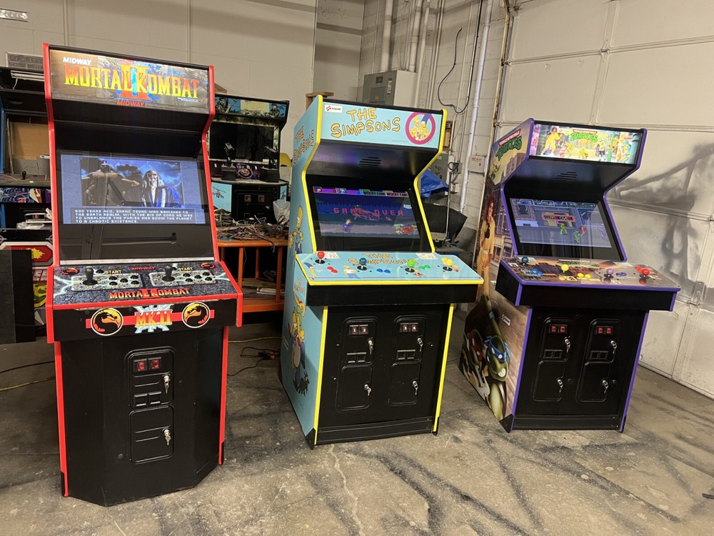 MORTAL KOMBAT II ARCADE MACHINE by MIDWAY 1993 (Excellent Condition)