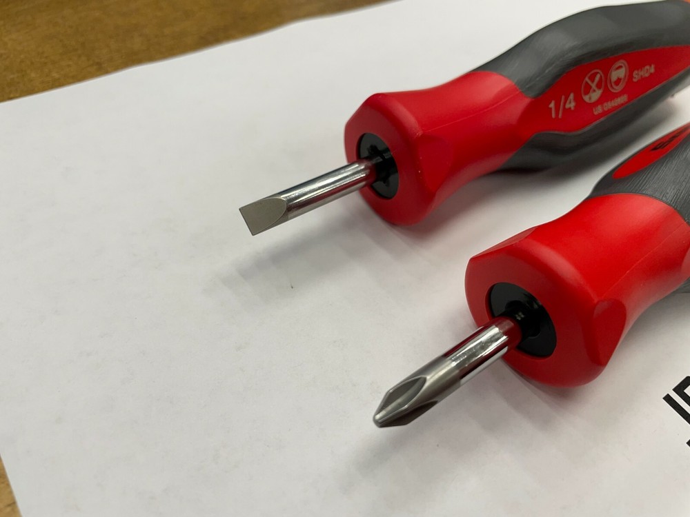 Snap-on Tools RARE 2pc Hard Grip Standard Instinct Handle Stubby Screwdriver Set