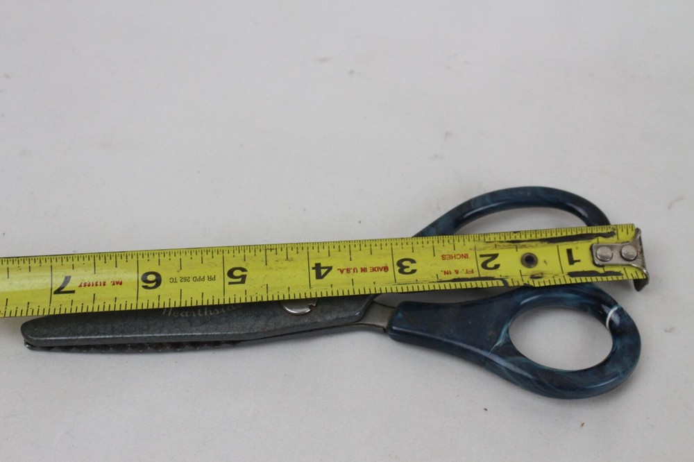 Vintage Hearthside Fabric Shears Pinking Zig Zag Scissors Sewing Tool Blue