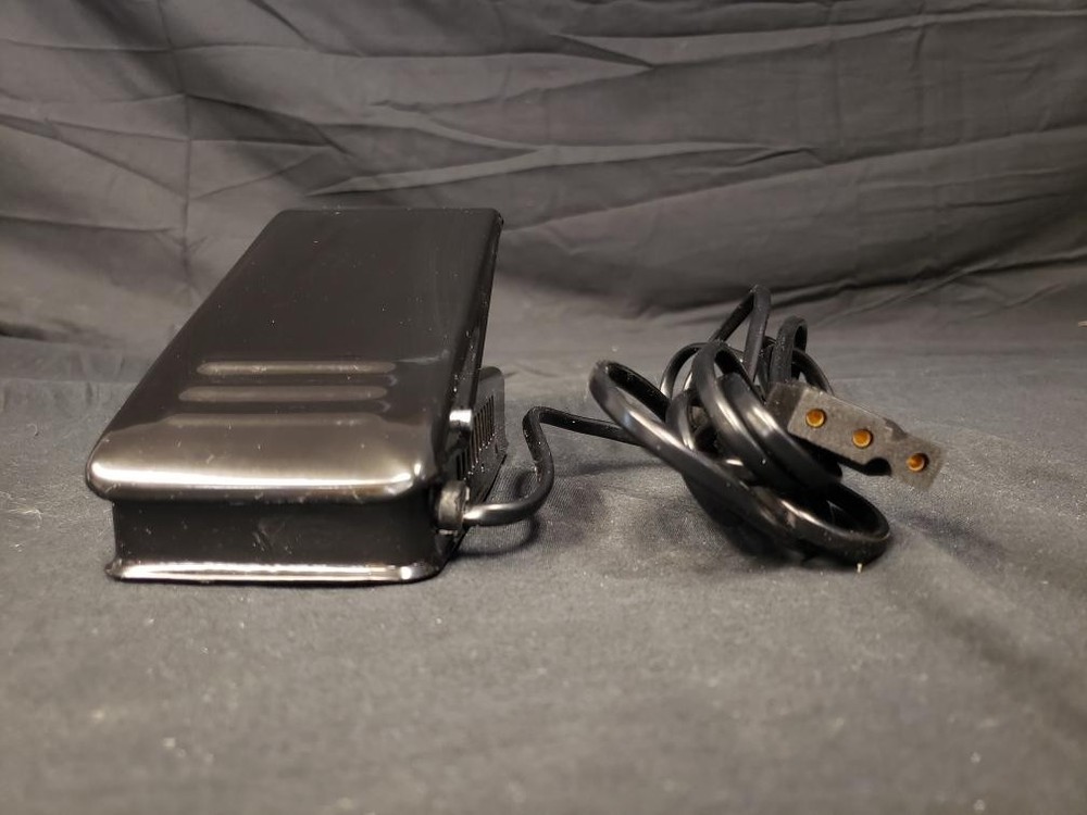 BABY LOCK BLE8 EVOLVE ELECTRIC THREAD SERGER (B26004592)