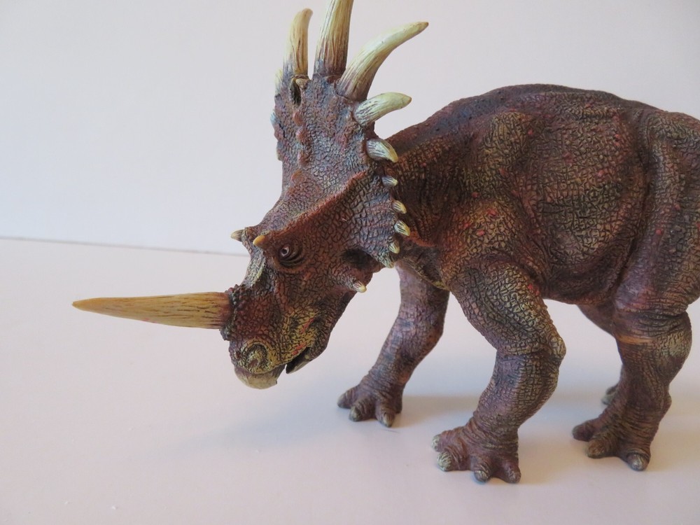 DINOSTOREUS STYRACOSAURUS FINISHED MODEL / FAVORITE COLLECTION
