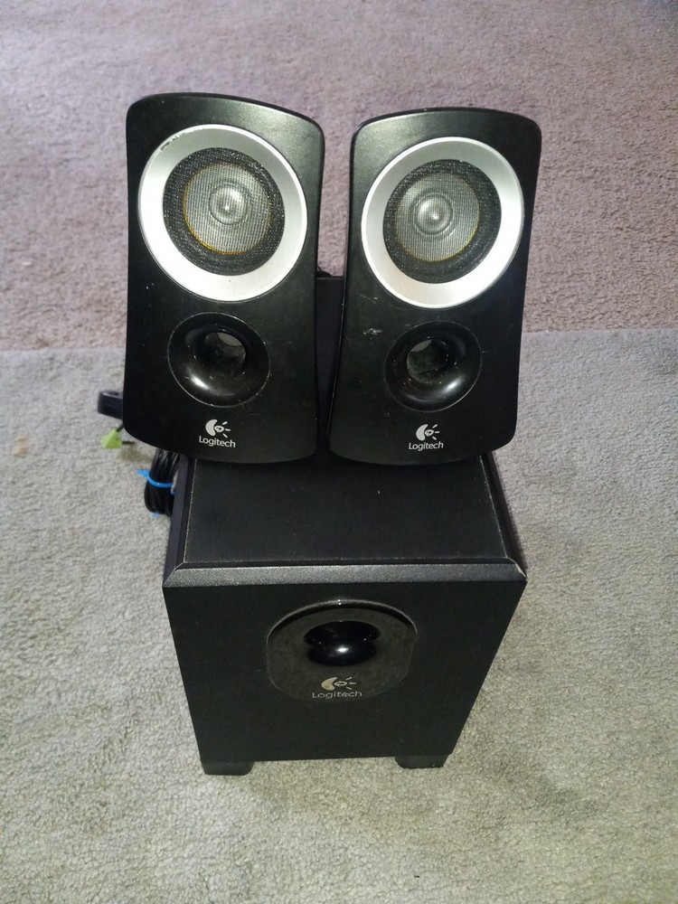 *READ* Logitech Z313 2.1 Multimedia Speaker System Subwoofer