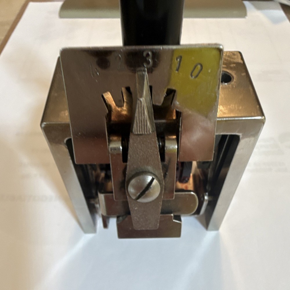 Metal Mechanical Numbering Machine with Rotary Wheels Sequential Printer