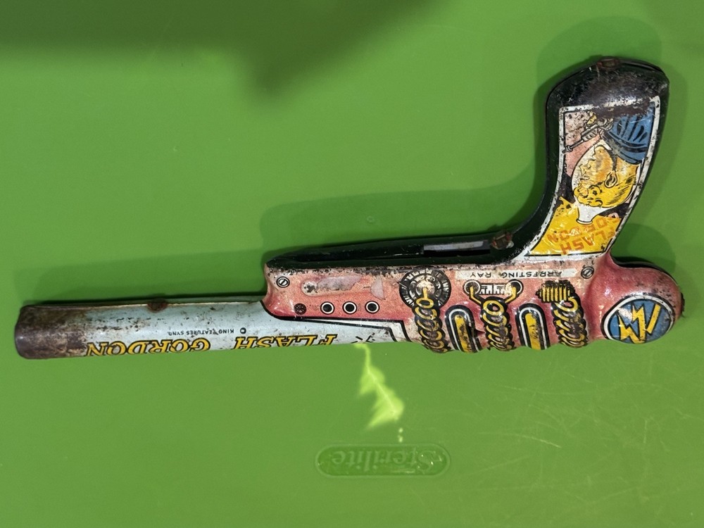 Flash Gordon Tin Lithographed Arresting Ray Gun King Features Synd