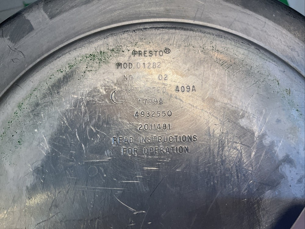 Vintage Presto Model 01282 8-Quart Pressure Cooker