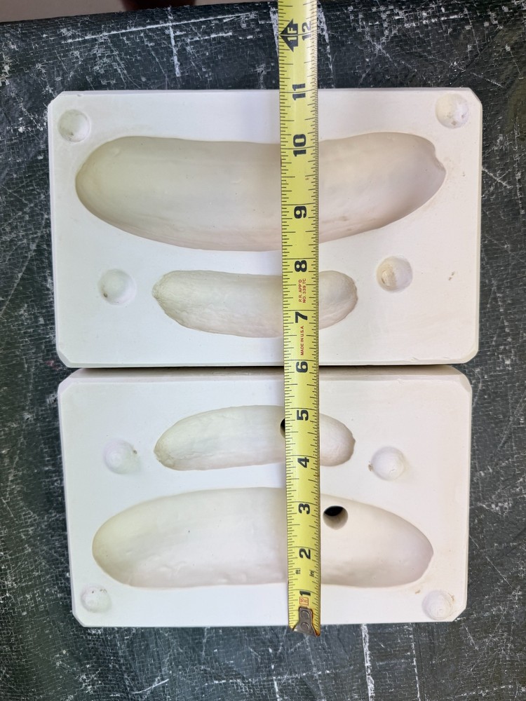 VINTAGE BOOTHE CERAMIC MOLD #641 CUCUMBER/PICKLE