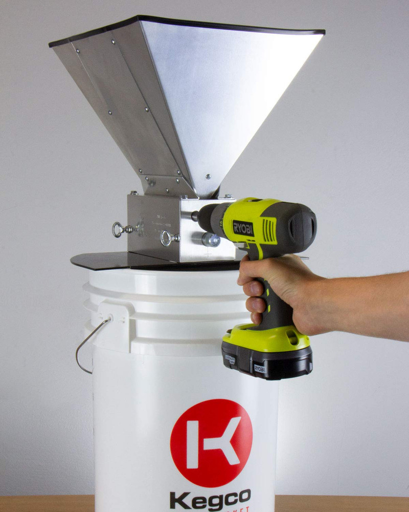 Efficient KM11GM-3R Grain Mill - 11 Lb Hopper & 3 Roller Design