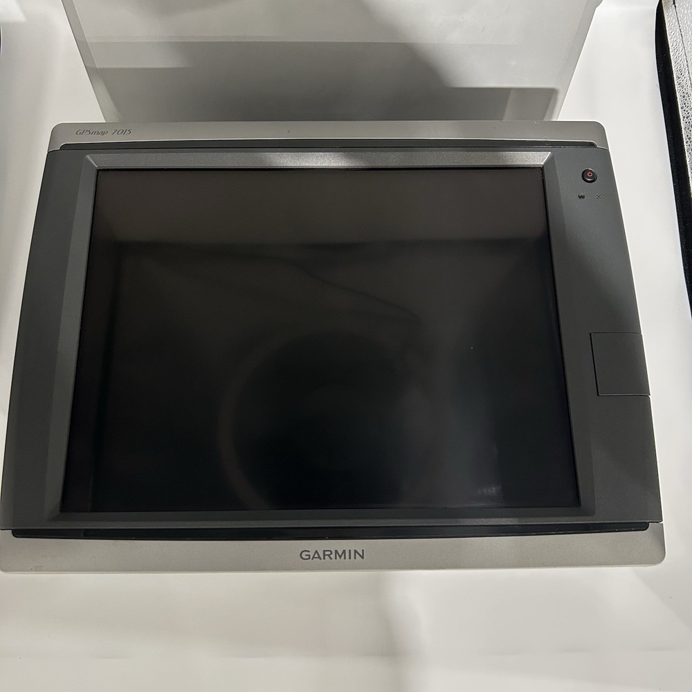 Garmin GPSMap 7015 Touchscreen Marine Chartplotter MFD 010-00748-00 + Sun Shade