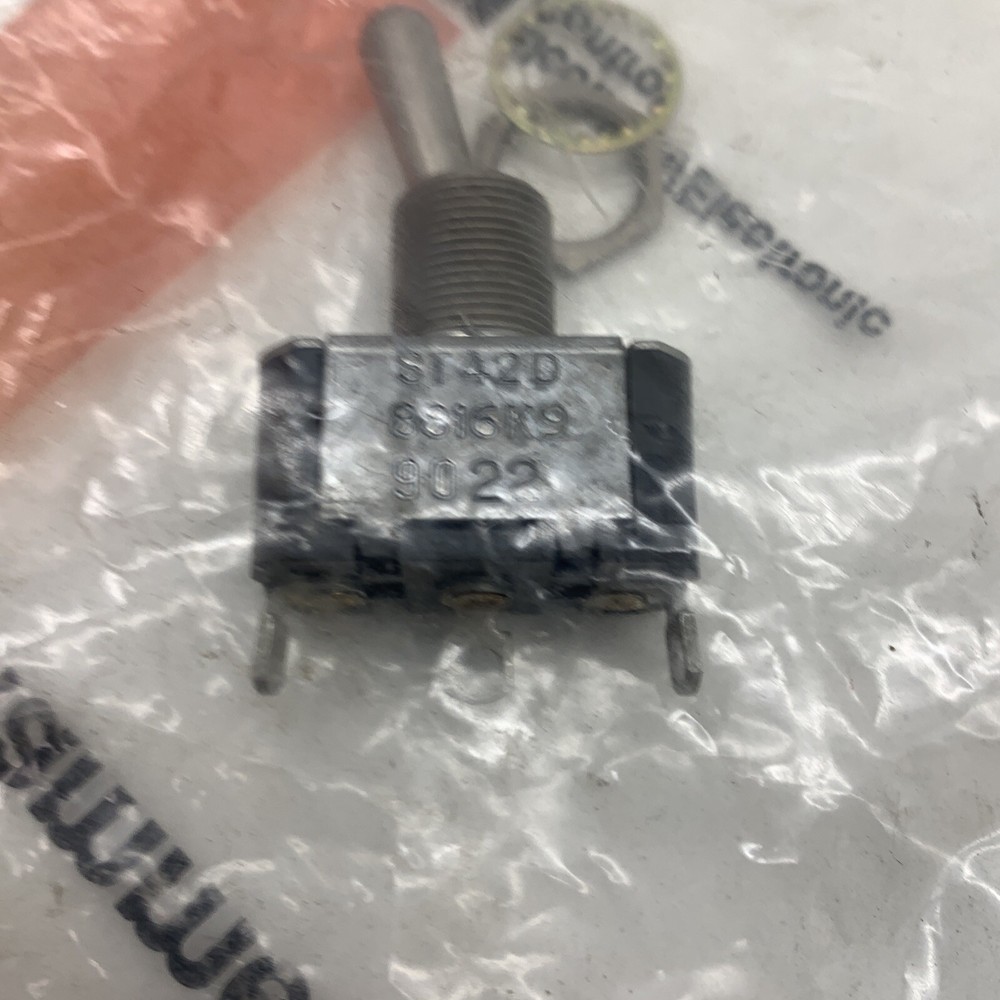 Eaton Cutler Hammer ST42D On-Momentary Toggle Switch 1-Pole