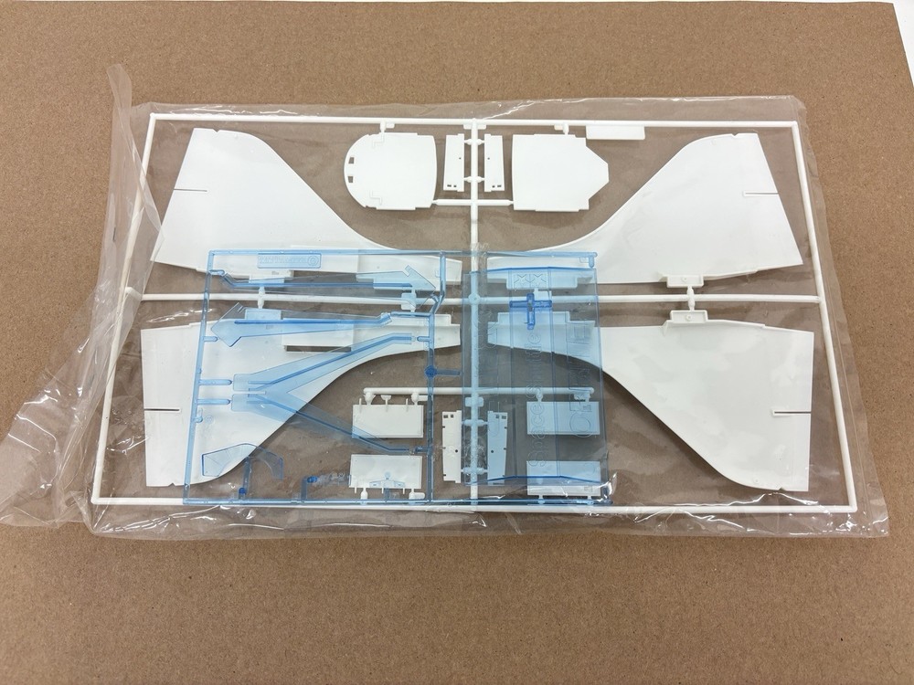 Tamiya Space Shuttle Orbiter 1:100 Plastic Model Kit 6101 New Open Box