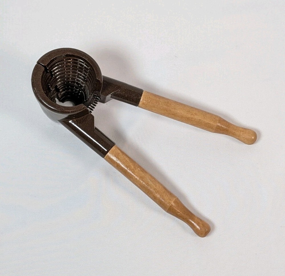 Walnut Nut Cracker Tool Stainless Steel Nutcracker With Wooden Handle