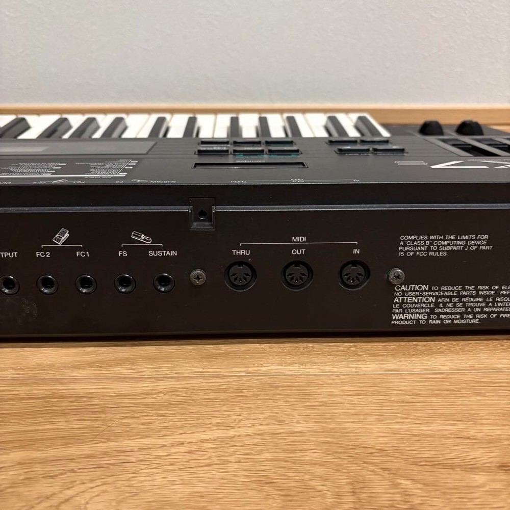 Yamaha DX7s Digital Programmable Synthesizer 61-Key Keyboard