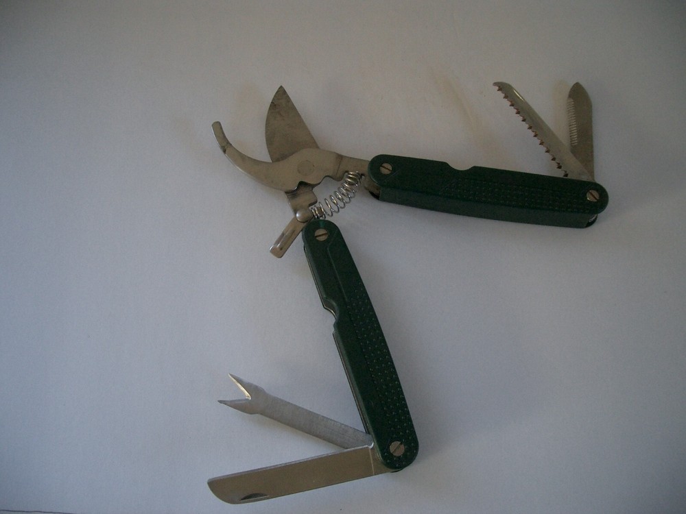 Folding Garden Multi-Function Multi-Tool with Belt Pouch